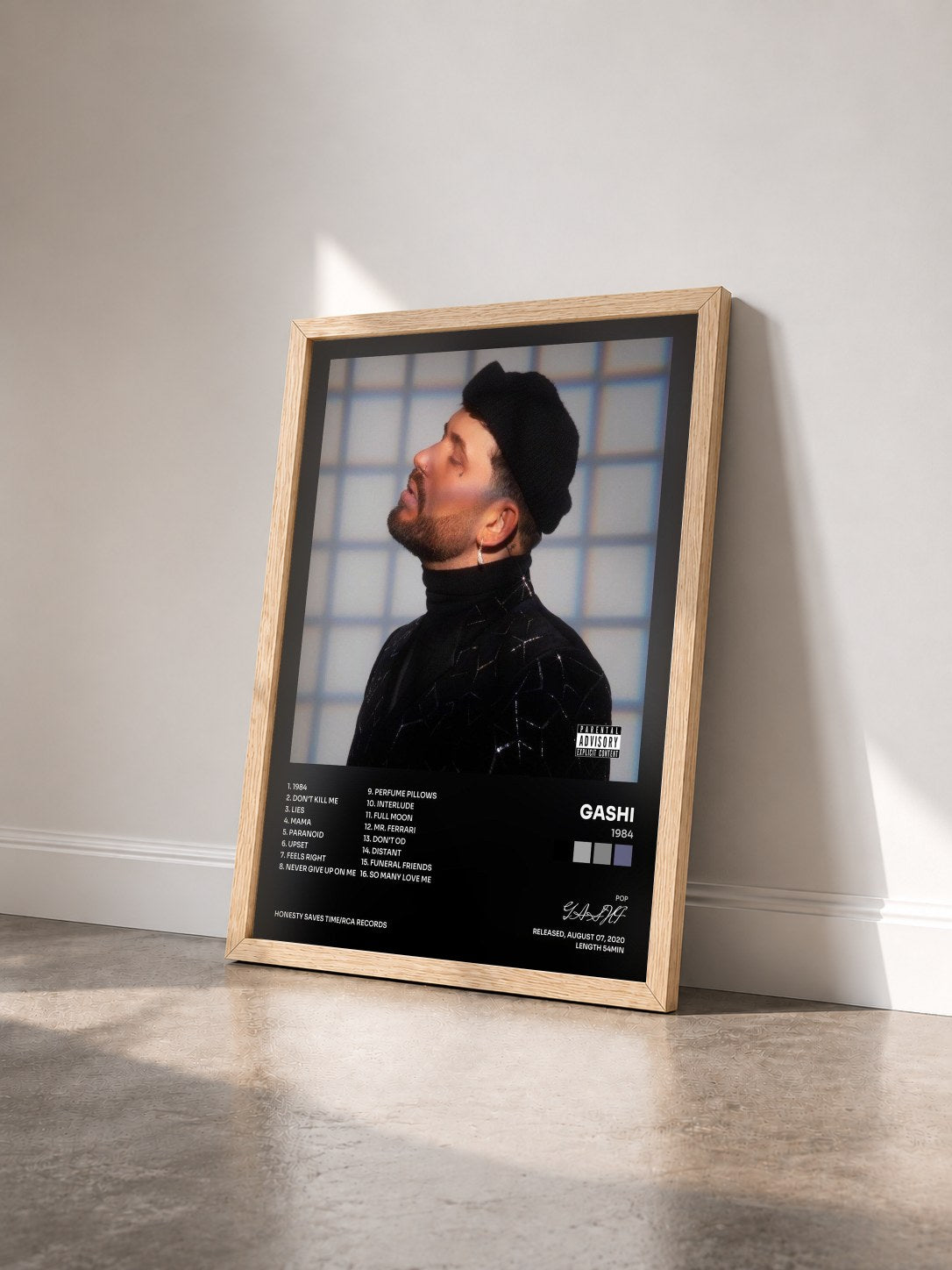 #bois Tableau de l'album 1984 de GASHI vu de trois quarts, cadre en bois brut
