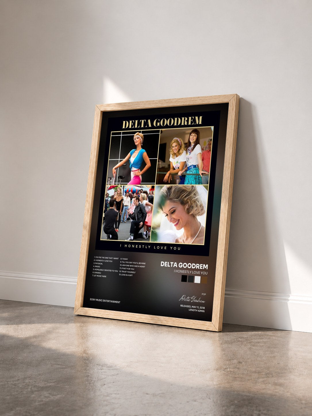 #bois Tableau de l'album I Honestly Love You de Delta Goodrem vu de trois quarts, cadre en bois brut