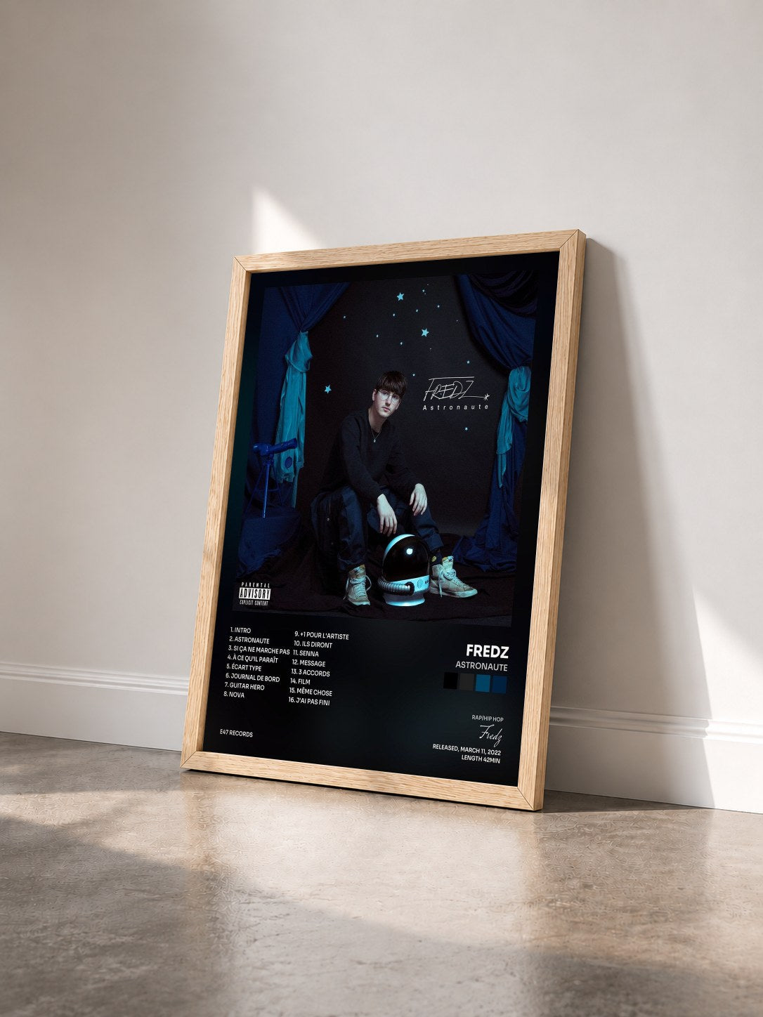 #bois Tableau de l'album Astronaute de Fredz vu de trois quarts, cadre en bois brut