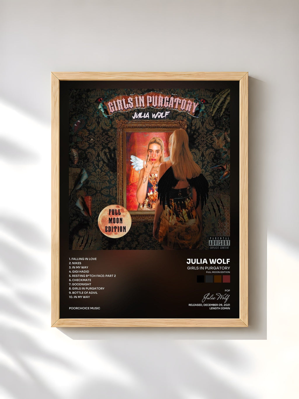 #bois Tableau de l'album Girls In Purgatory (Full Moon Edition) de Julia Wolf, cadre en bois brut, imprimé et encadré en France