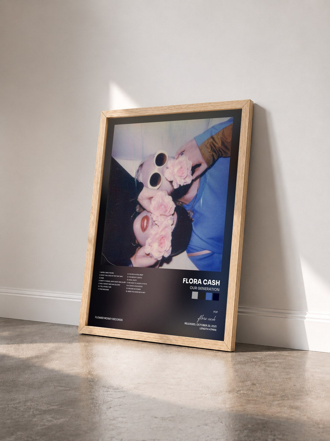 #bois Tableau de l'album our generation de flora cash vu de trois quarts, cadre en bois brut
