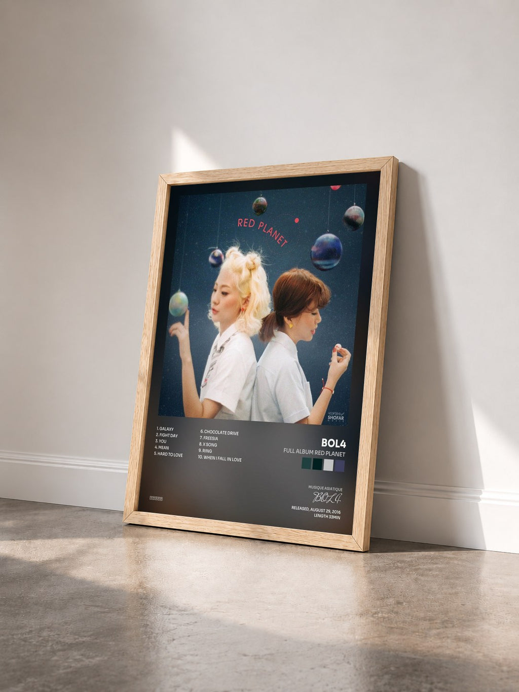 #bois Tableau de l'album Full Album RED PLANET de BOL4 vu de trois quarts, cadre en bois brut