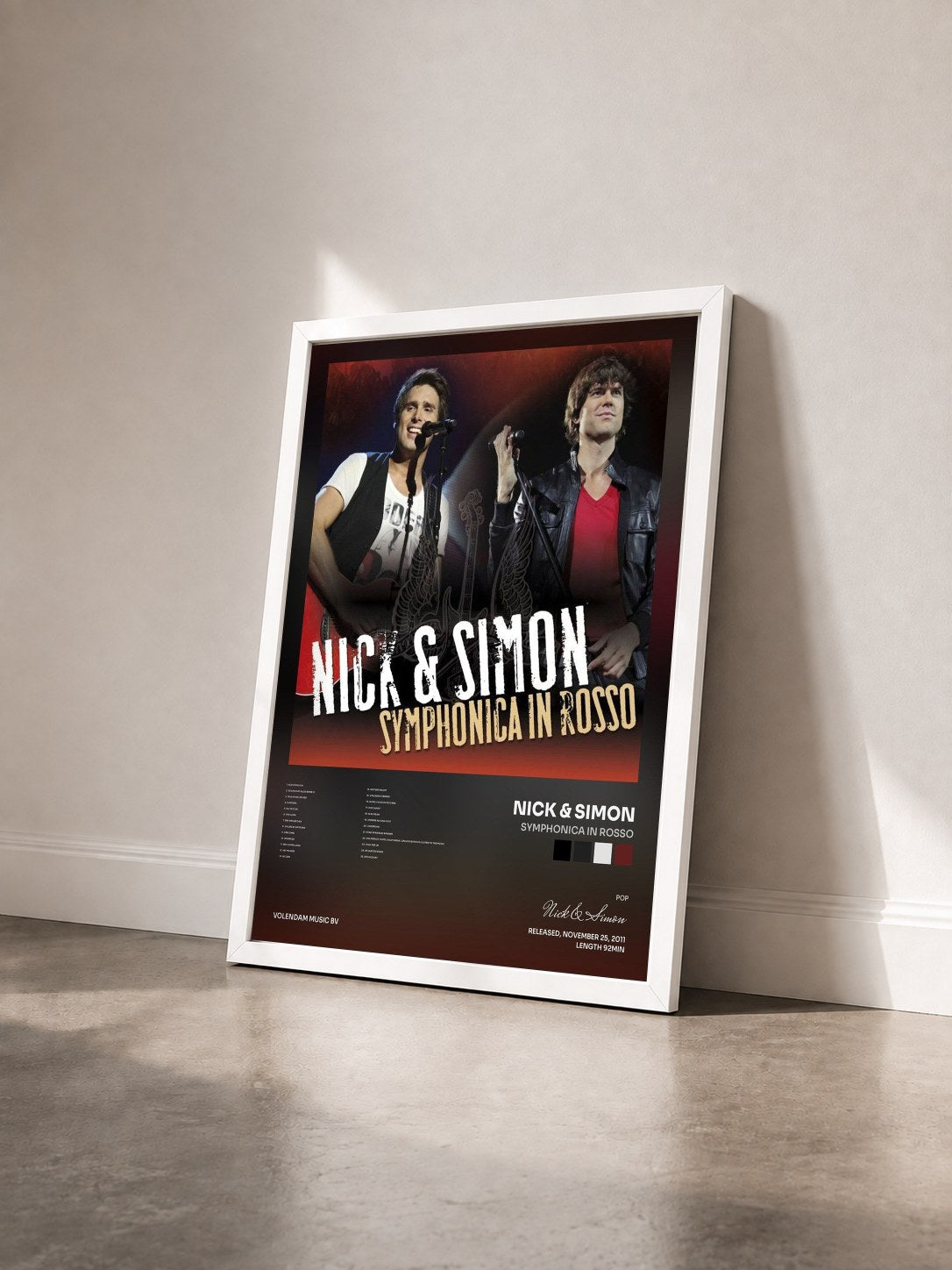 #blanc Tableau de l'album Symphonica In Rosso de Nick & Simon vu de trois quarts, cadre blanc