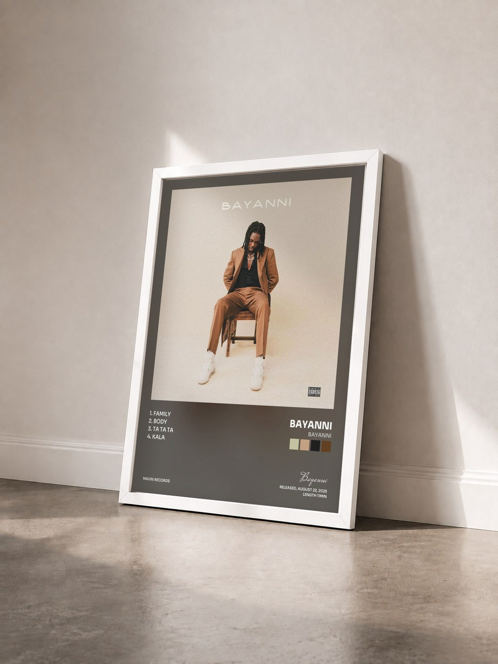 #blanc Tableau de l'album Bayanni de Bayanni vu de trois quarts, cadre blanc