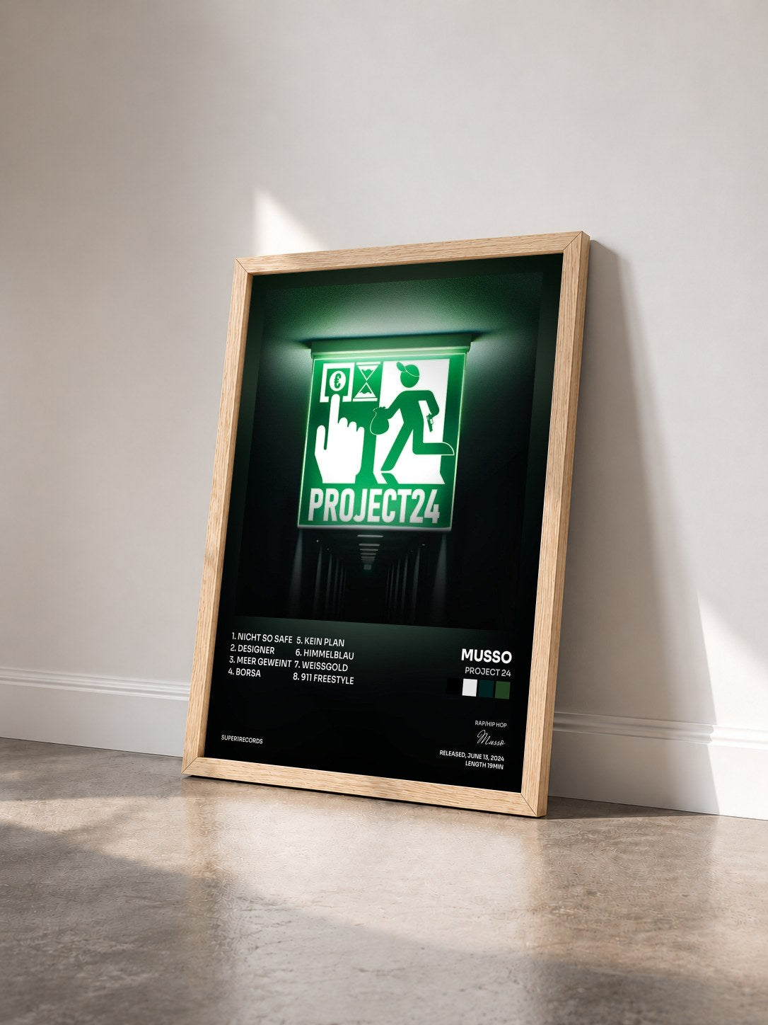 #bois Tableau de l'album PROJECT 24 de Musso vu de trois quarts, cadre en bois brut