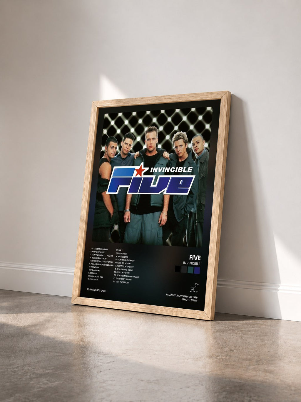 #bois Tableau de l'album Invincible de Five vu de trois quarts, cadre en bois brut