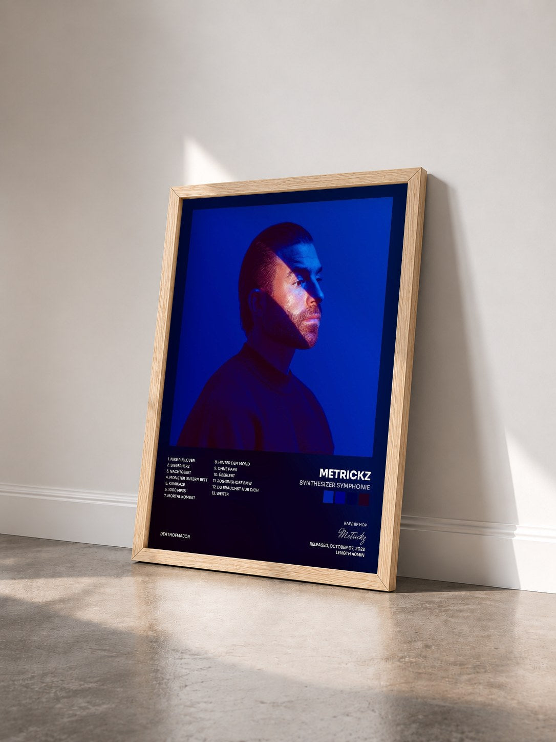 #bois Tableau de l'album Synthesizer Symphonie de Metrickz vu de trois quarts, cadre en bois brut