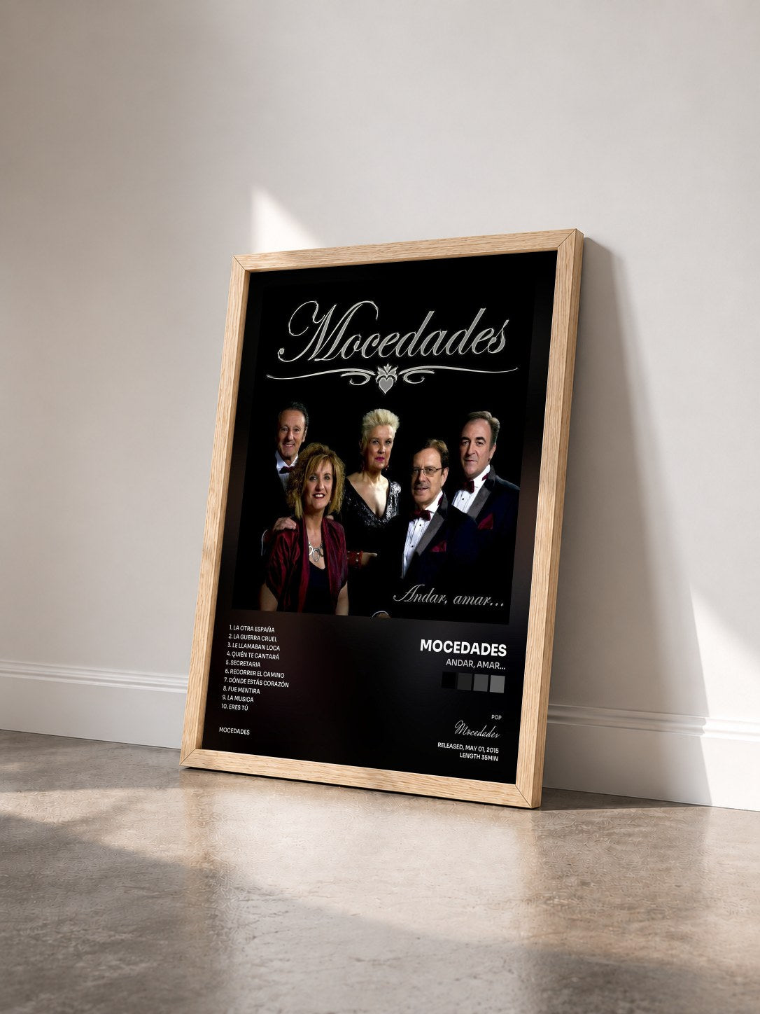 #bois Tableau de l'album Andar, Amar... de Mocedades vu de trois quarts, cadre en bois brut