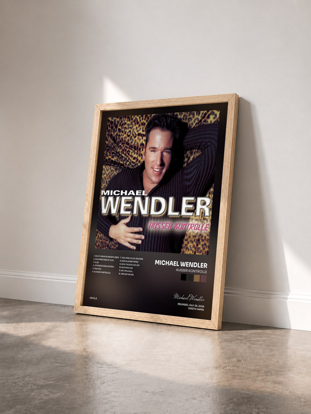 #bois Tableau de l'album Ausser Kontrolle de Michael Wendler vu de trois quarts, cadre en bois brut