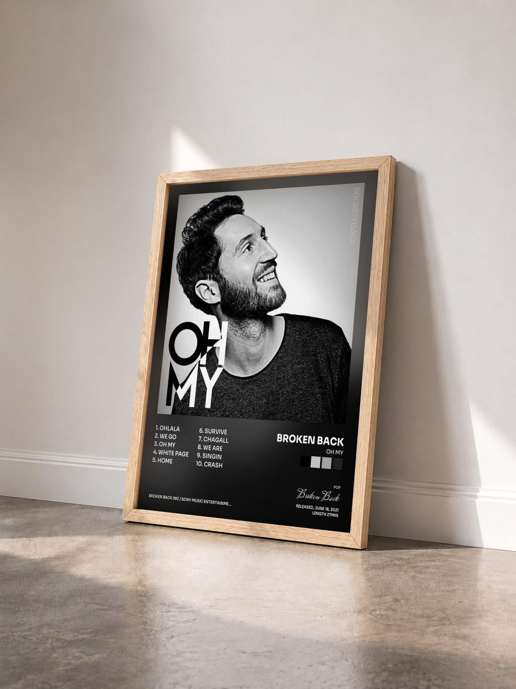 #bois Tableau de l'album Oh My de Broken Back vu de trois quarts, cadre en bois brut