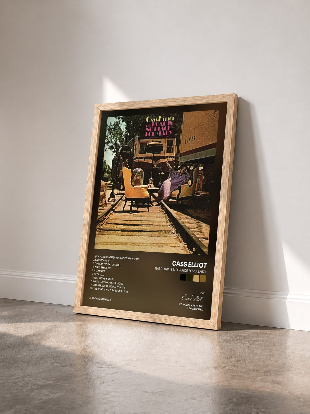#bois Tableau de l'album The Road Is No Place For A Lady de Cass Elliot vu de trois quarts, cadre en bois brut