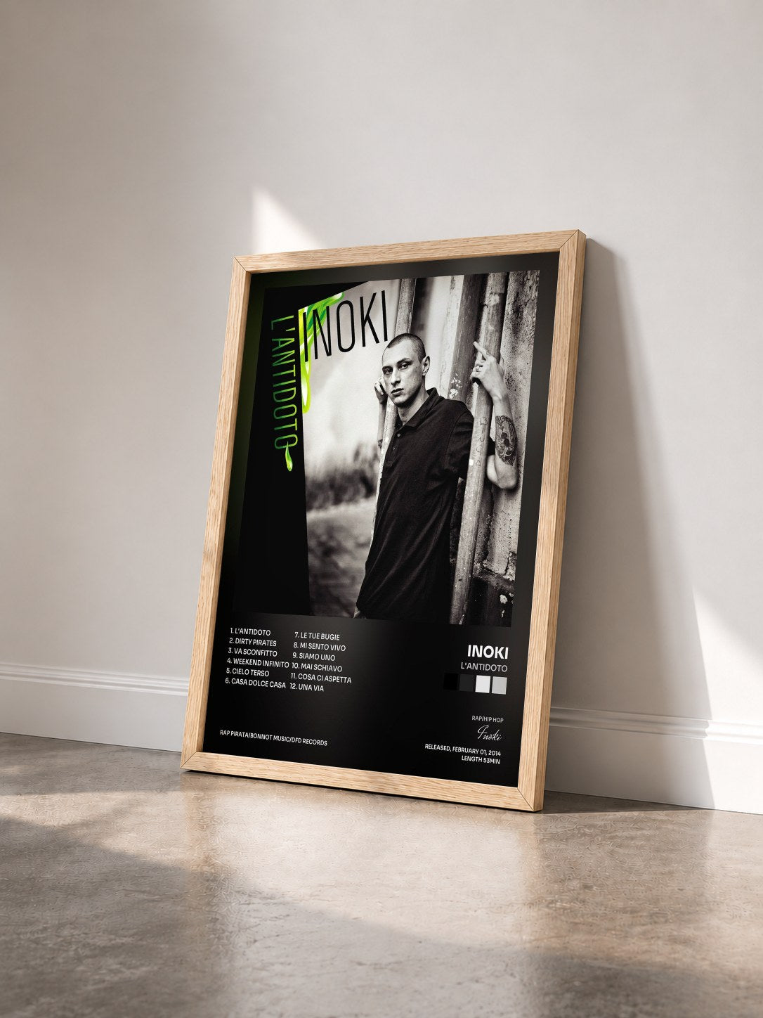 #bois Tableau de l'album L'antidoto de Inoki vu de trois quarts, cadre en bois brut