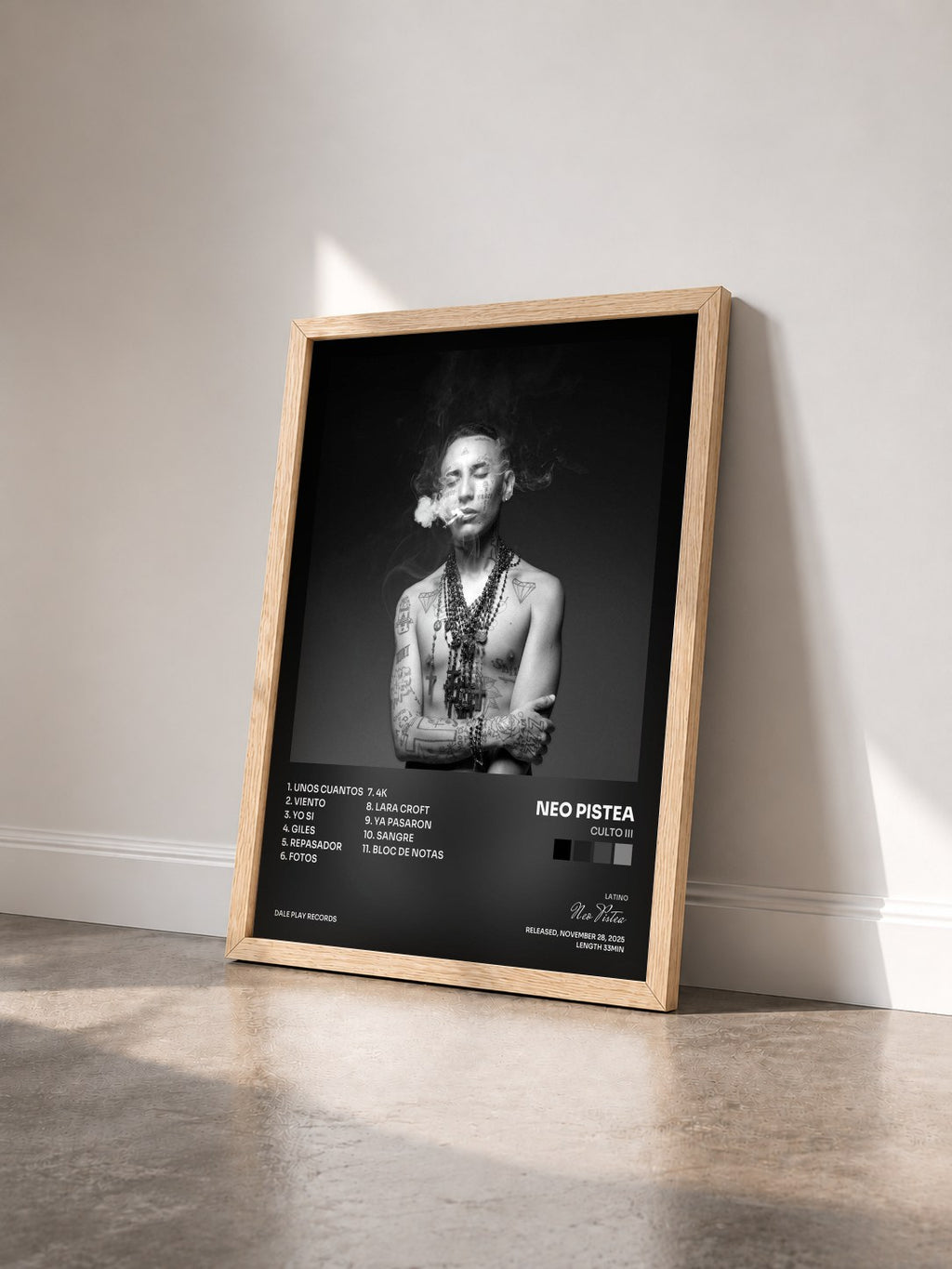 #bois Tableau de l'album CULTO III de Neo Pistea vu de trois quarts, cadre en bois brut
