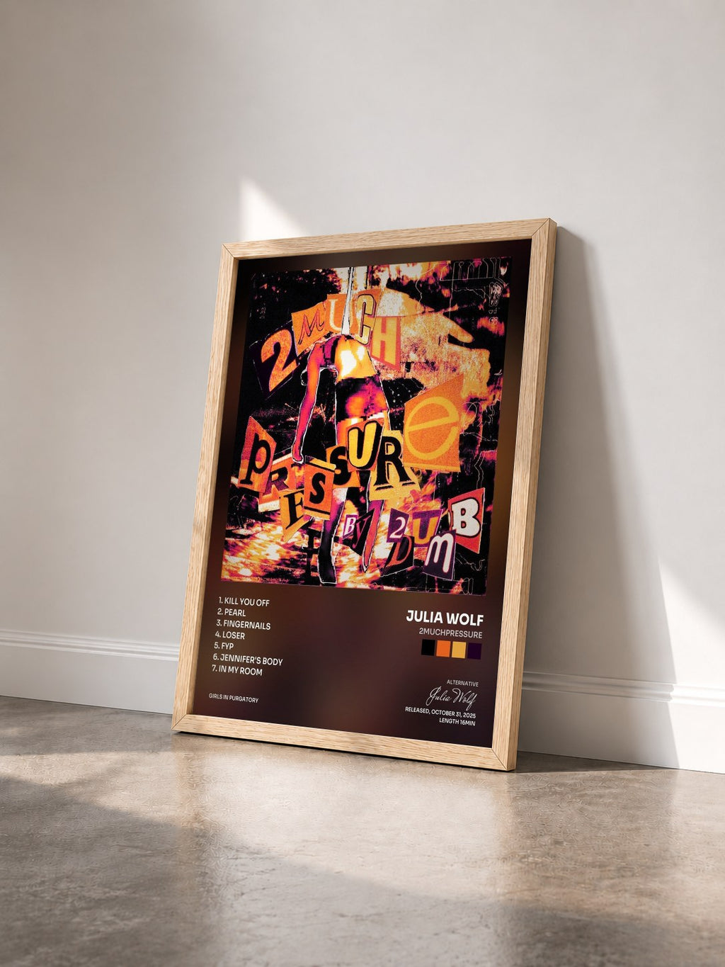 #bois Tableau de l'album 2MUCHPRESSURE de Julia Wolf vu de trois quarts, cadre en bois brut