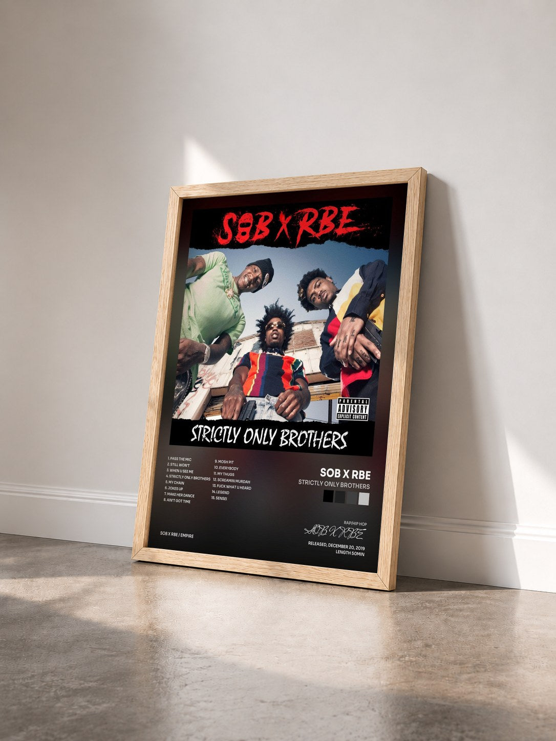 #bois Tableau de l'album Strictly Only Brothers de SOB X RBE vu de trois quarts, cadre en bois brut