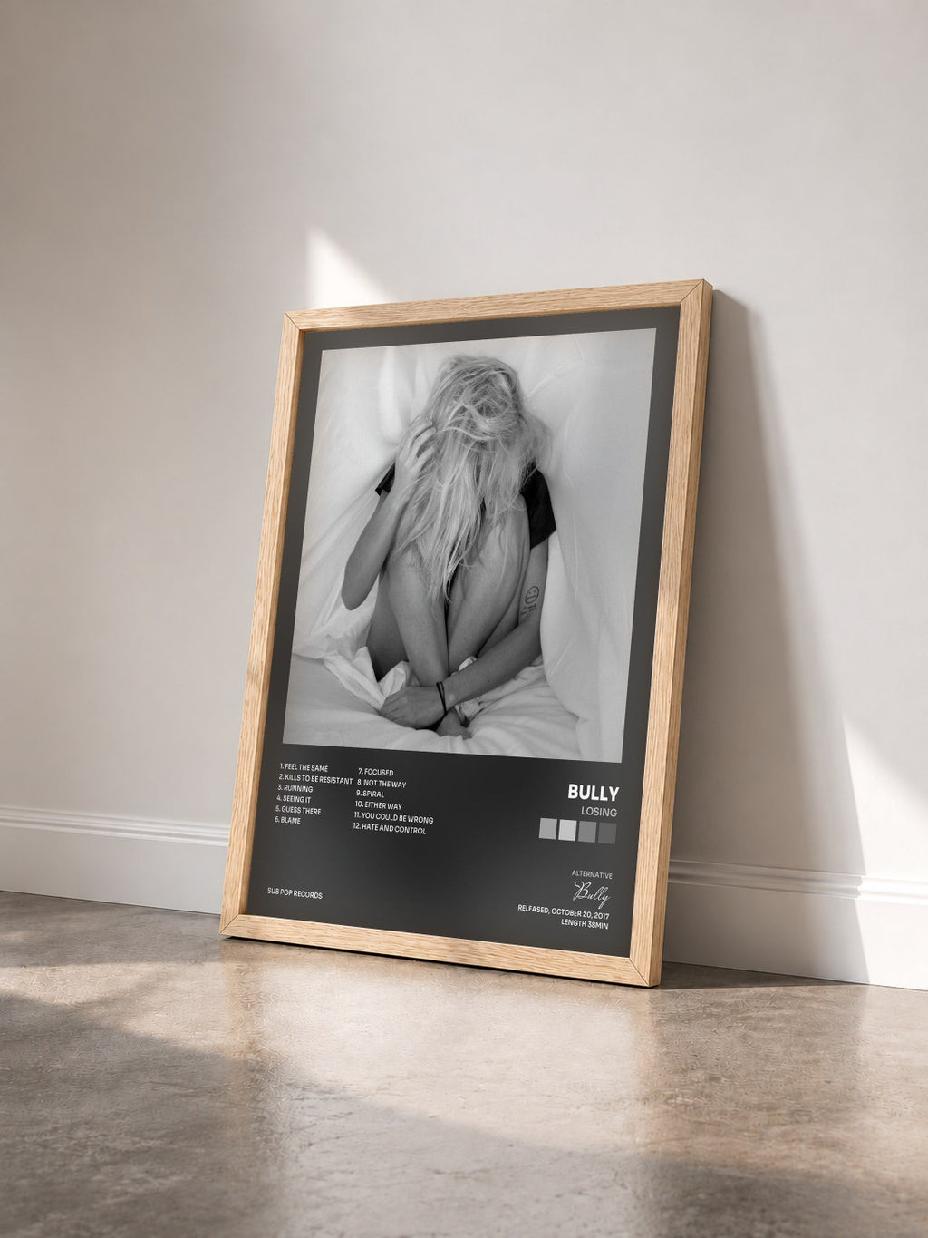 #bois Tableau de l'album Losing de Bully vu de trois quarts, cadre en bois brut