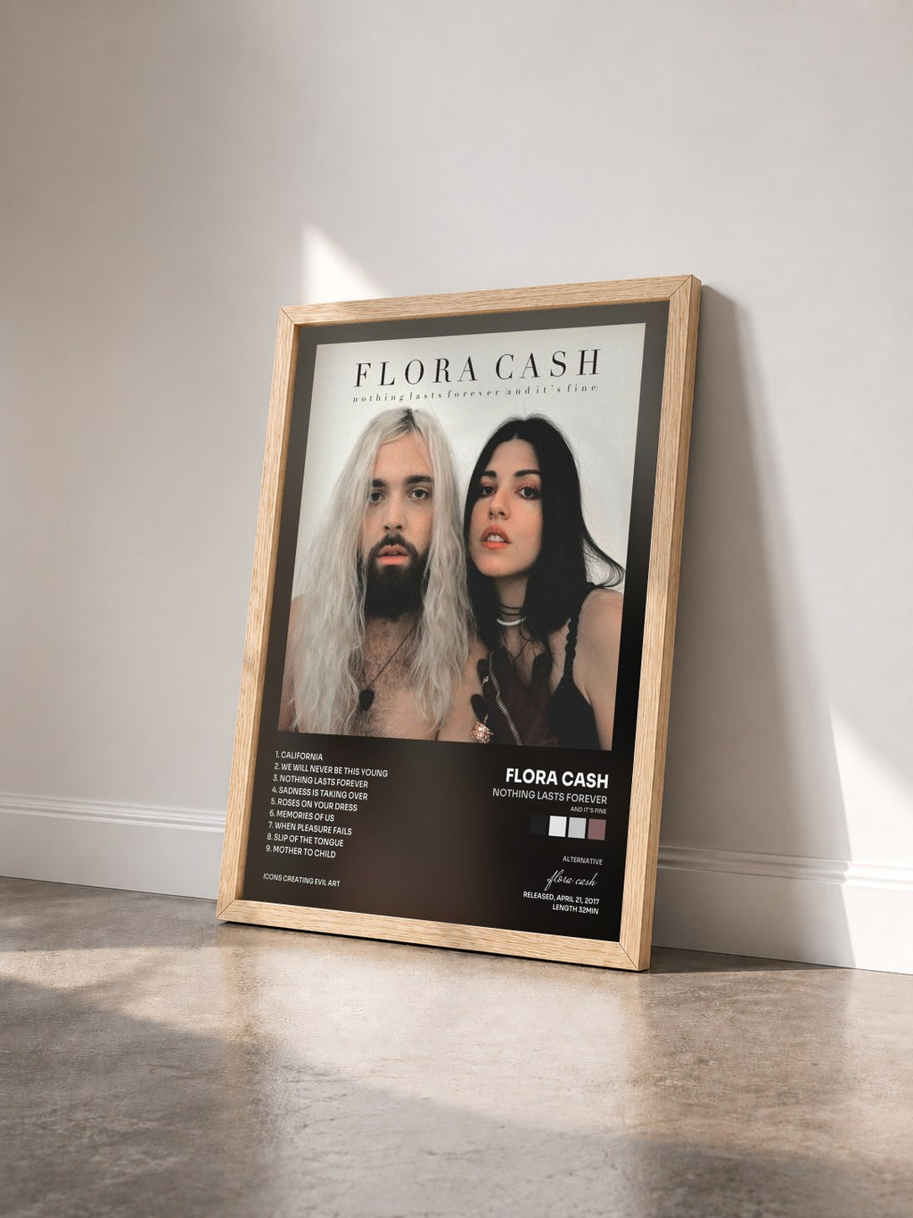 #bois Tableau de l'album Nothing Lasts Forever (And It's Fine) de flora cash vu de trois quarts, cadre en bois brut