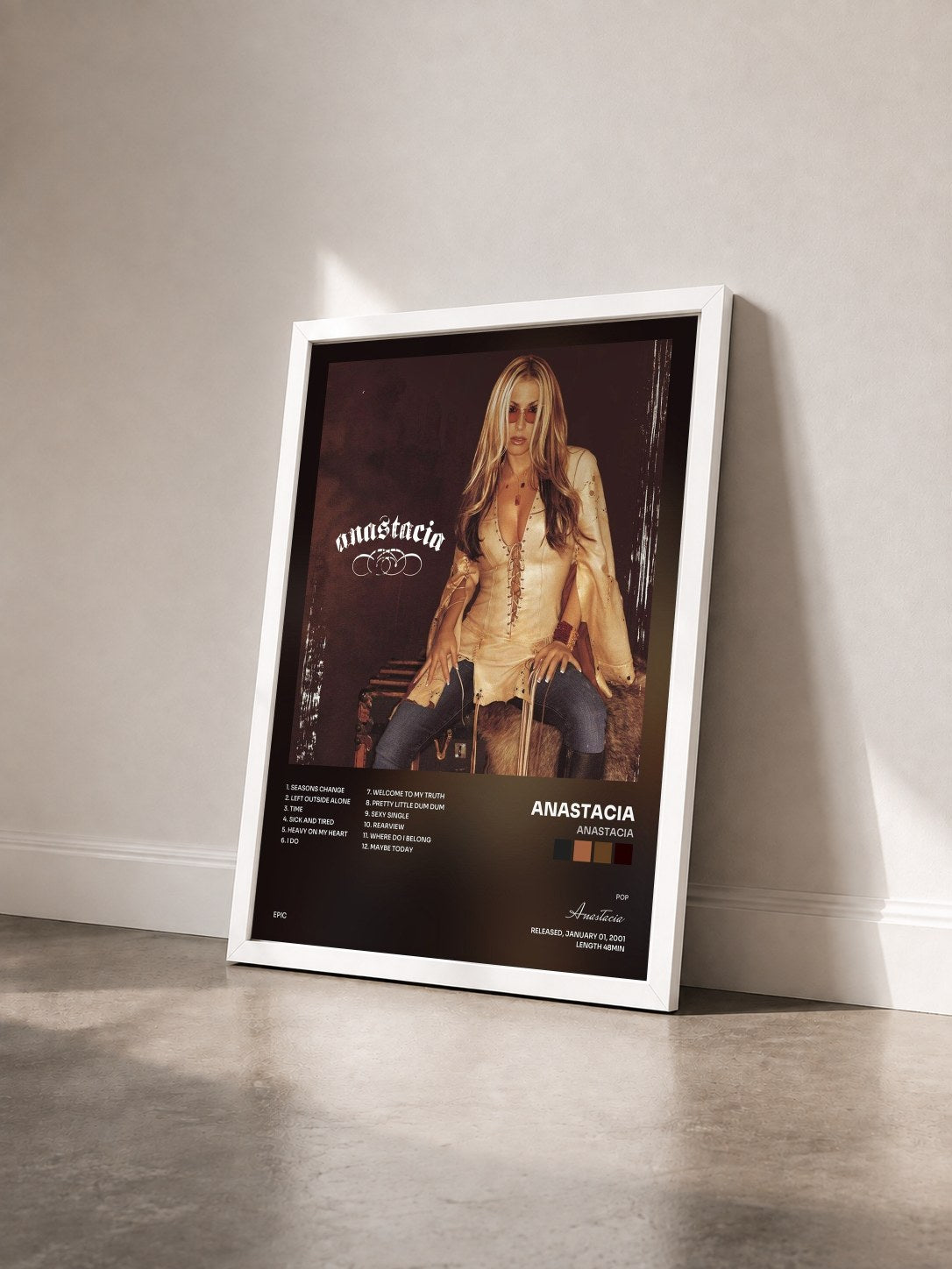 #blanc Tableau de l'album Anastacia de Anastacia vu de trois quarts, cadre blanc
