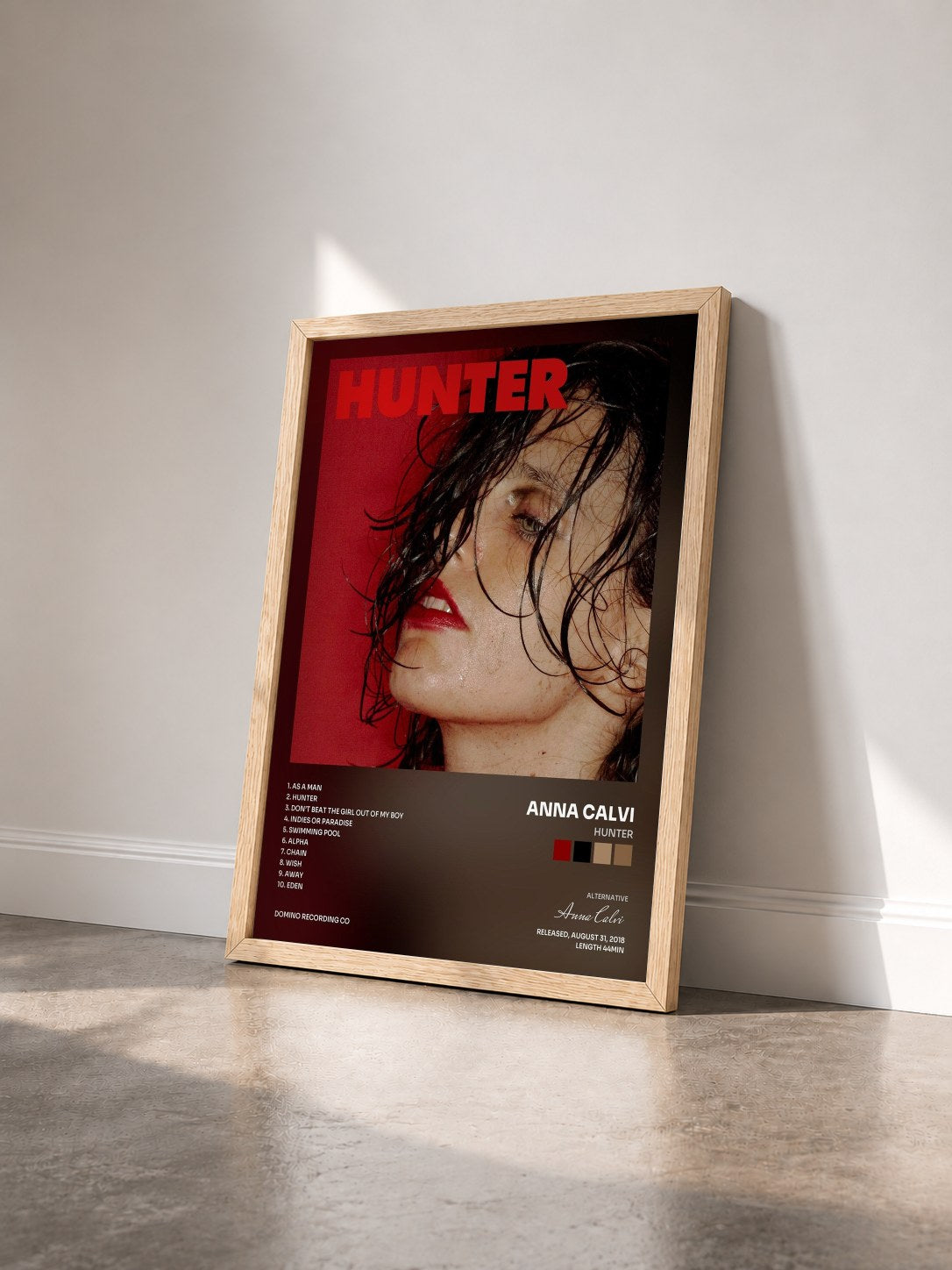 #bois Tableau de l'album Hunter de Anna Calvi vu de trois quarts, cadre en bois brut