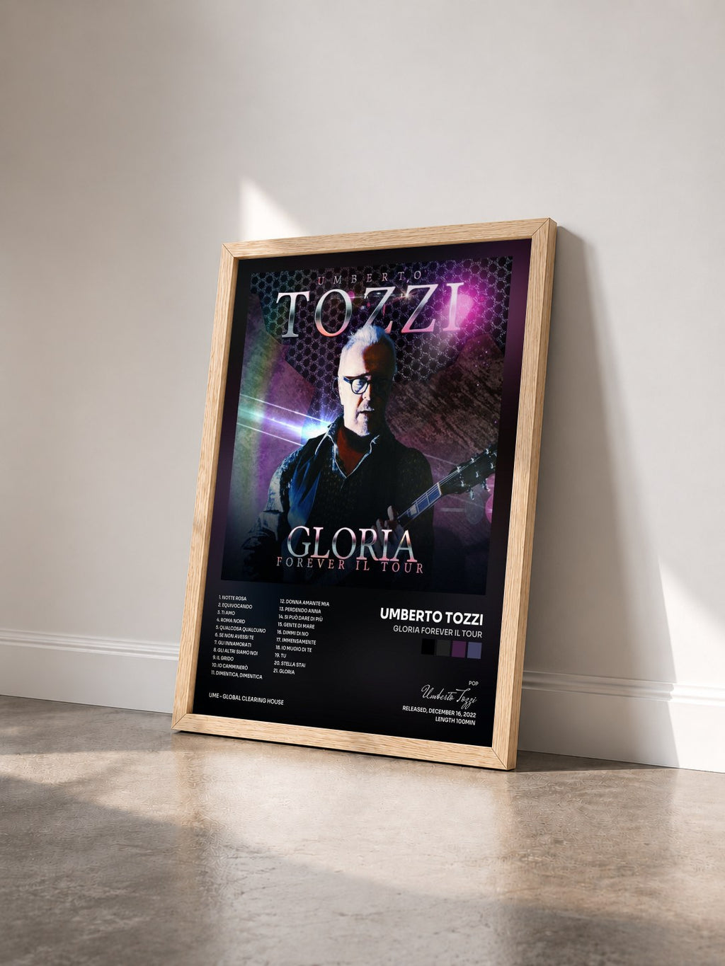 #bois Tableau de l'album GLORIA FOREVER Il Tour de Umberto Tozzi vu de trois quarts, cadre en bois brut