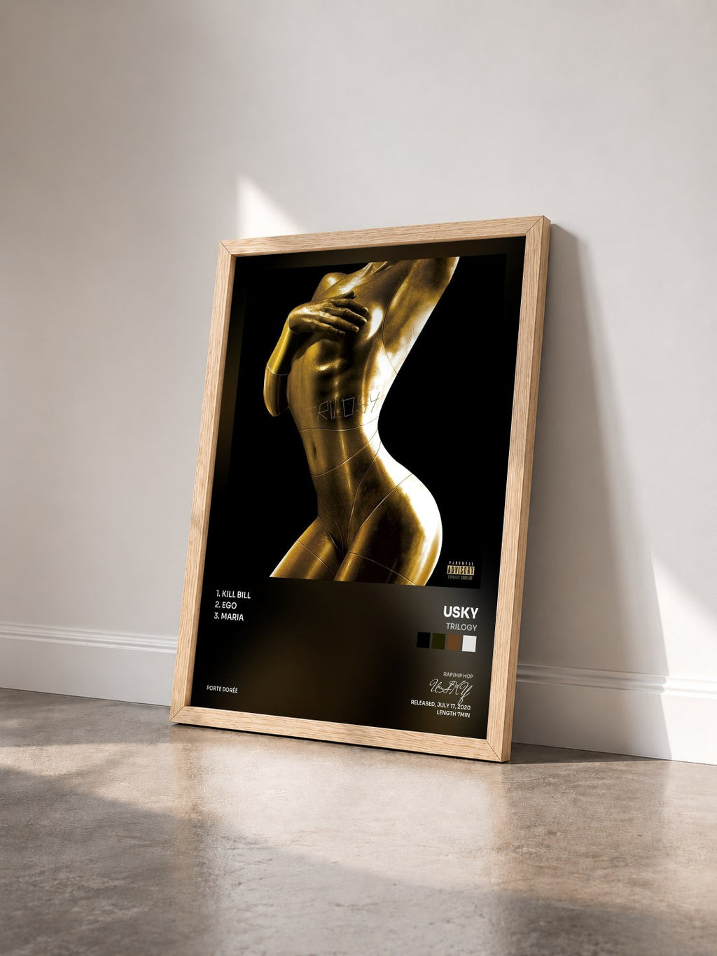 #bois Tableau de l'album TRILOGY de USKY vu de trois quarts, cadre en bois brut