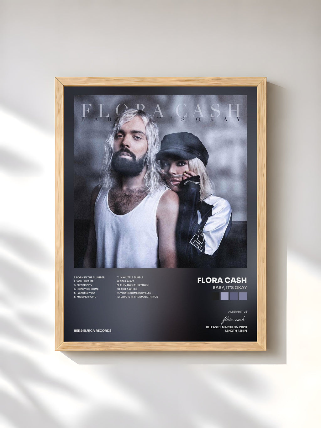 #bois Tableau de l'album Baby, It's Okay de flora cash, cadre en bois brut, imprimé et encadré en France