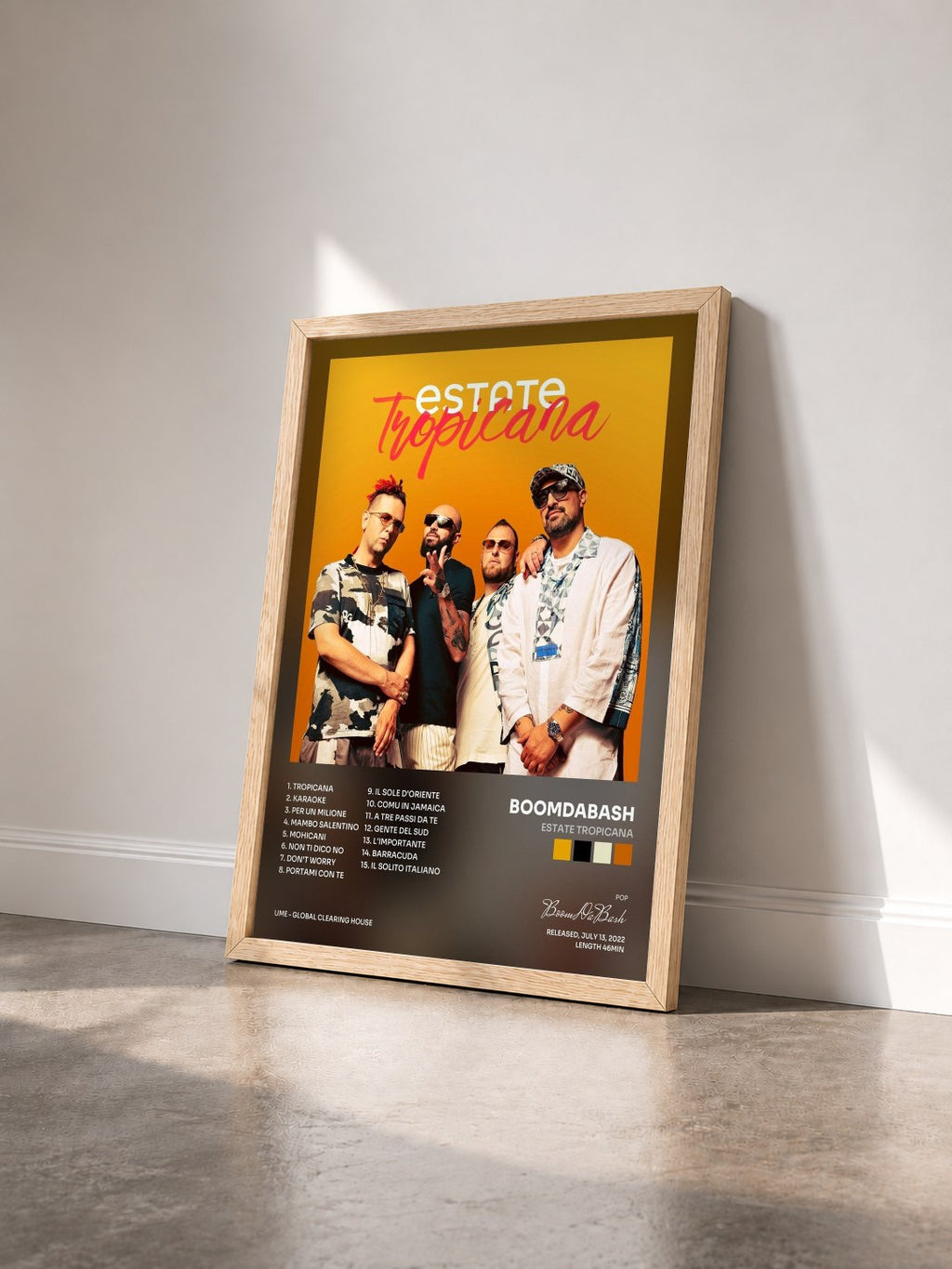 #bois Tableau de l'album Estate Tropicana de BoomDaBash vu de trois quarts, cadre en bois brut