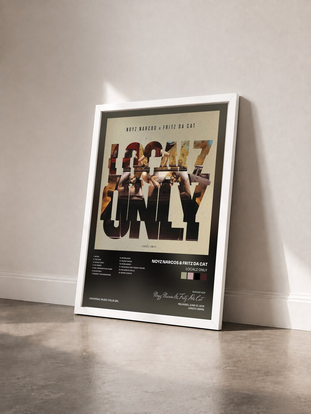 #blanc Tableau de l'album Localz Only de Noyz Narcos & Fritz Da Cat vu de trois quarts, cadre blanc