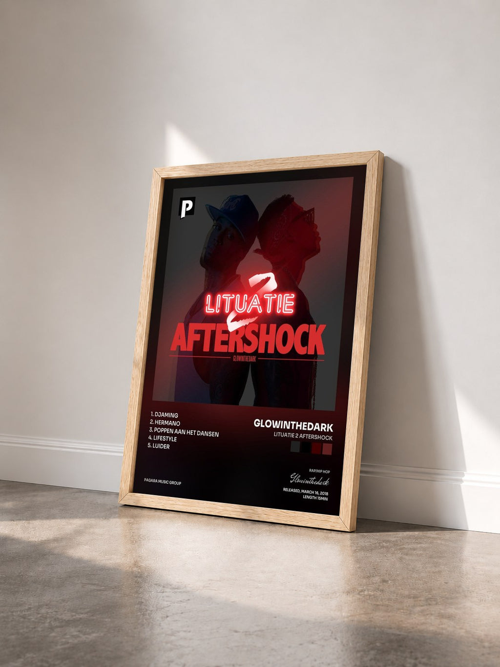 #bois Tableau de l'album Lituatie 2 Aftershock de Glowinthedark vu de trois quarts, cadre en bois brut