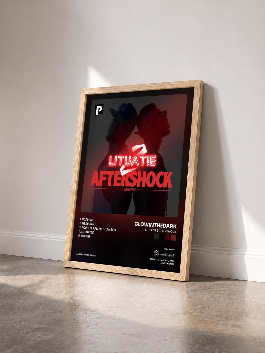 #bois Tableau de l'album Lituatie 2 Aftershock de Glowinthedark vu de trois quarts, cadre en bois brut