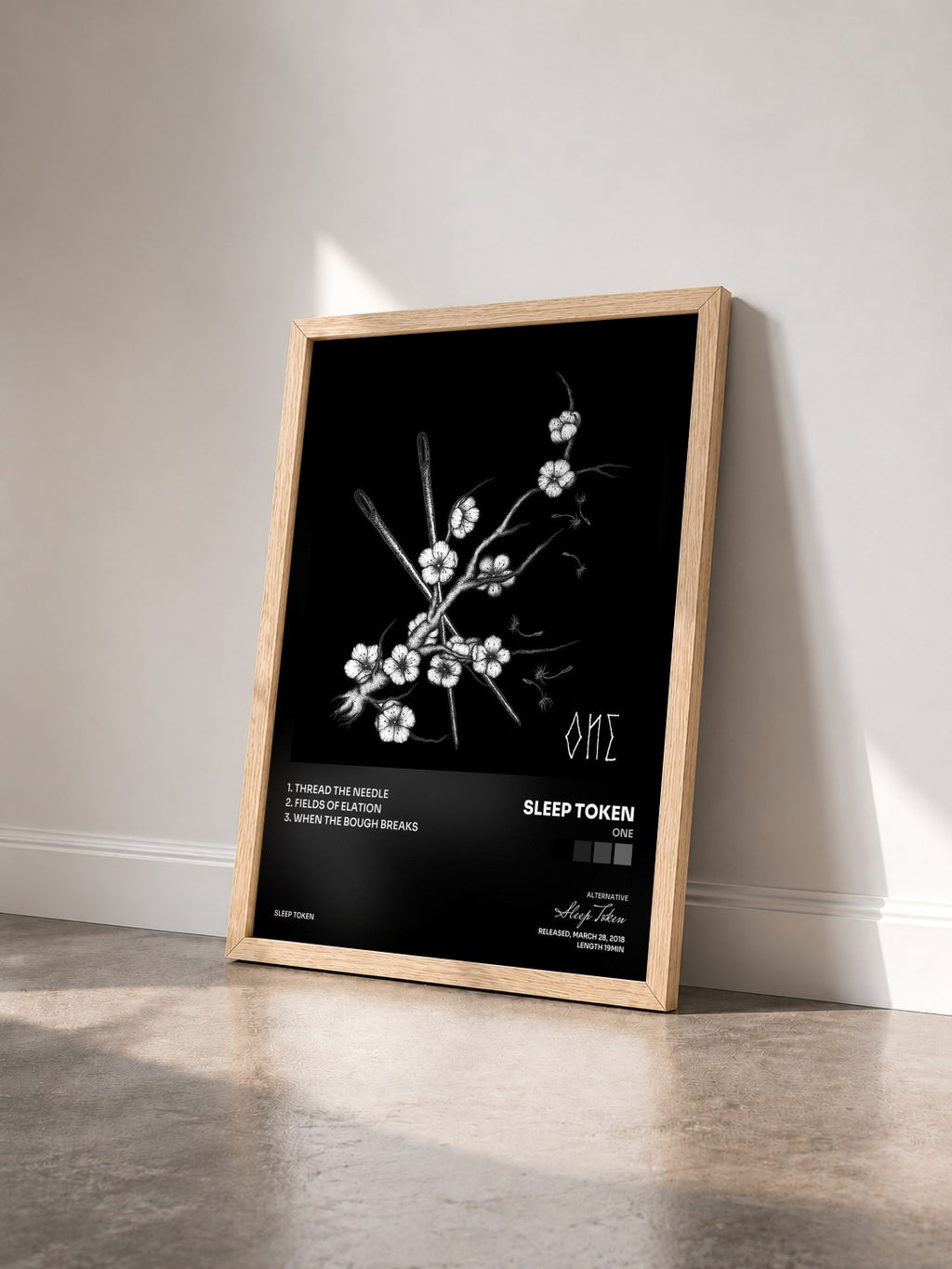 #bois Tableau de l'album One de Sleep Token vu de trois quarts, cadre en bois brut