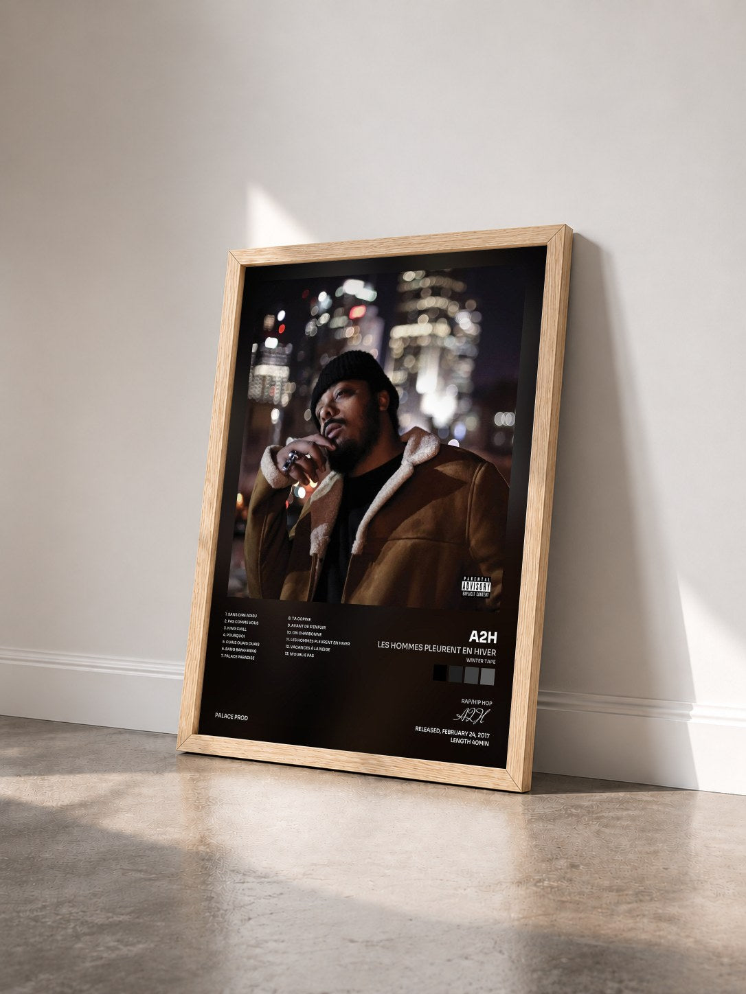 #bois Tableau de l'album Les hommes pleurent en hiver (Winter Tape) de A2H vu de trois quarts, cadre en bois brut