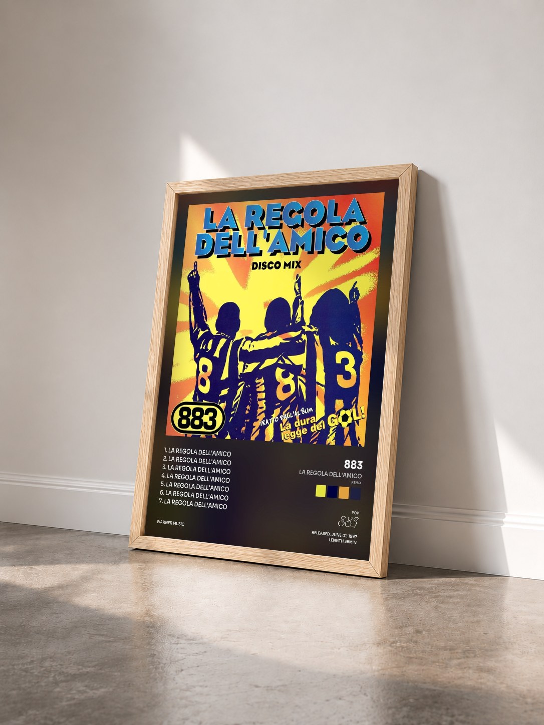 #bois Tableau de l'album La regola dell'amico (Remix) de 883 vu de trois quarts, cadre en bois brut