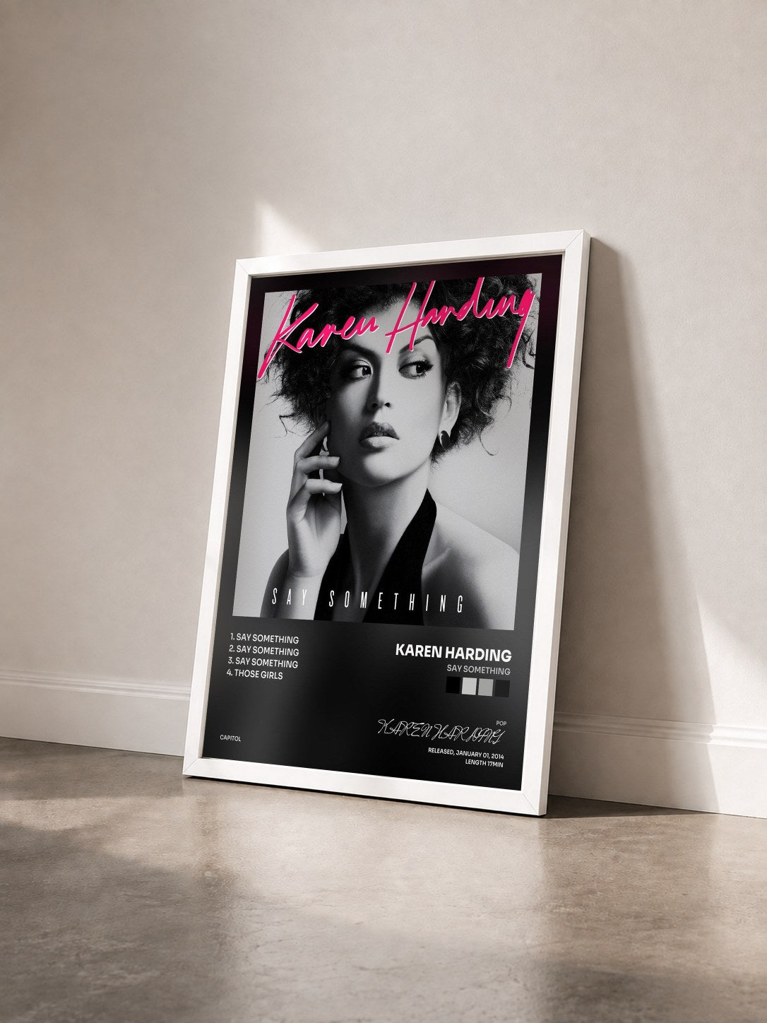 #blanc Tableau de l'album Say Something de KAREN HARDING vu de trois quarts, cadre blanc