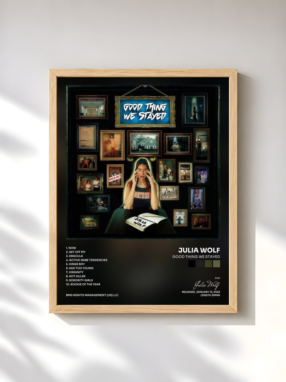 #bois Tableau de l'album Good Thing We Stayed de Julia Wolf, cadre en bois brut, imprimé et encadré en France