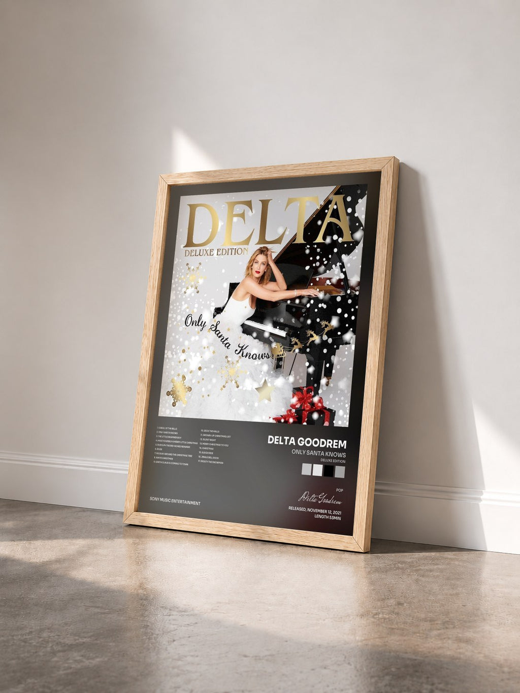 #bois Tableau de l'album Only Santa Knows (Deluxe Edition) de Delta Goodrem vu de trois quarts, cadre en bois brut