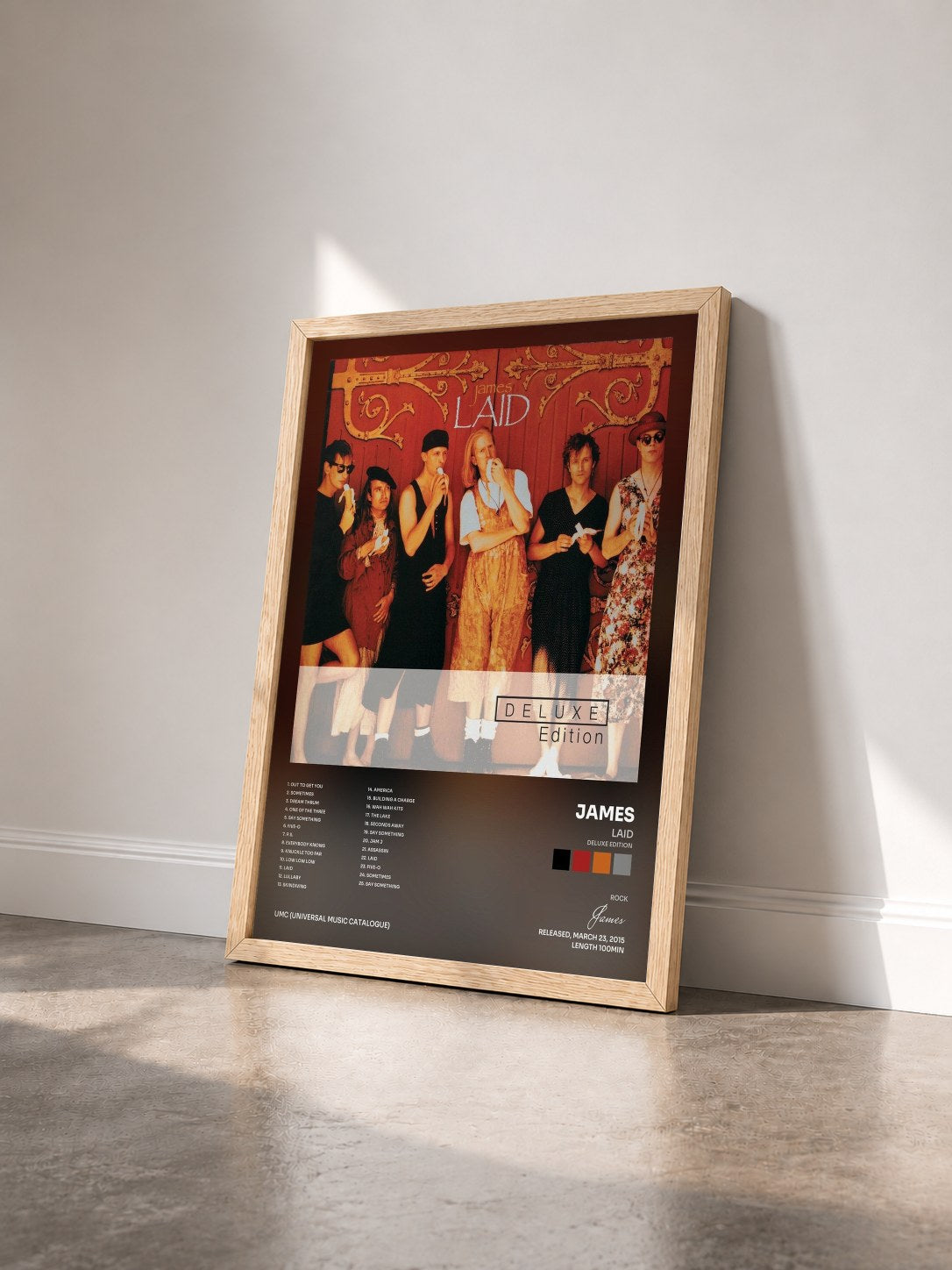#bois Tableau de l'album Laid (Deluxe Edition) de James vu de trois quarts, cadre en bois brut