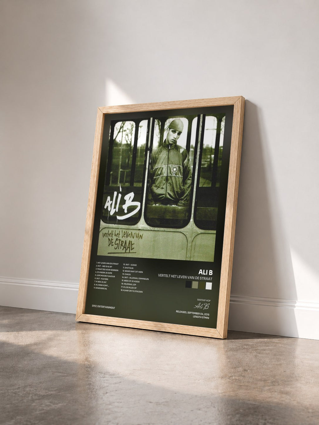 #bois Tableau de l'album Vertelt Het Leven Van De Straat de Ali B vu de trois quarts, cadre en bois brut