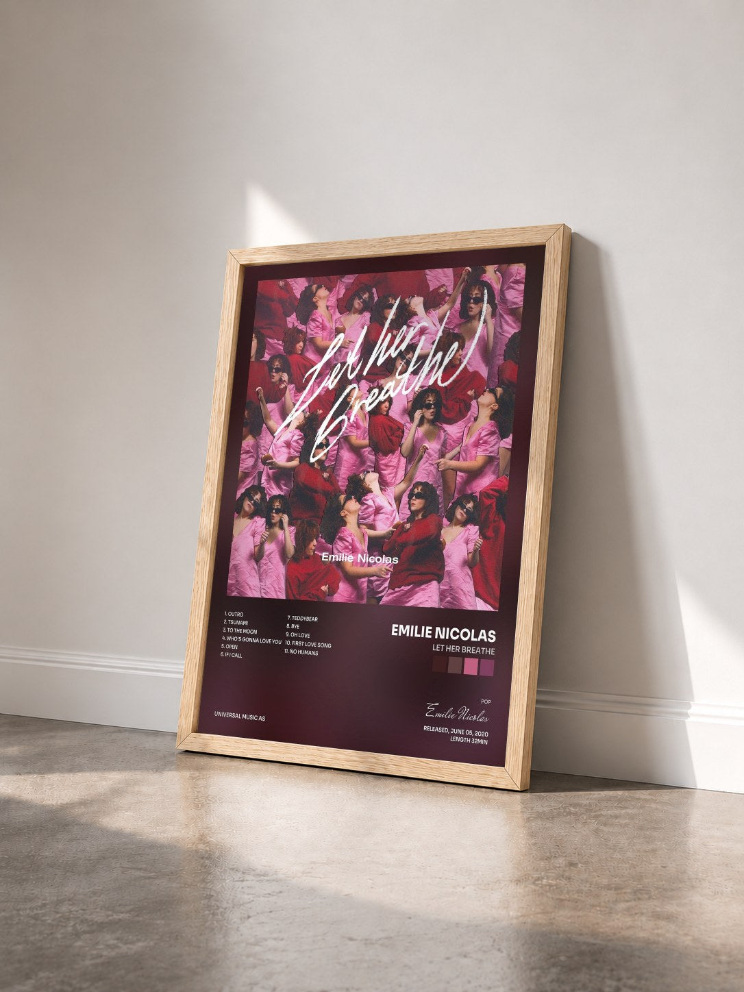 #bois Tableau de l'album Let Her Breathe de Emilie Nicolas vu de trois quarts, cadre en bois brut