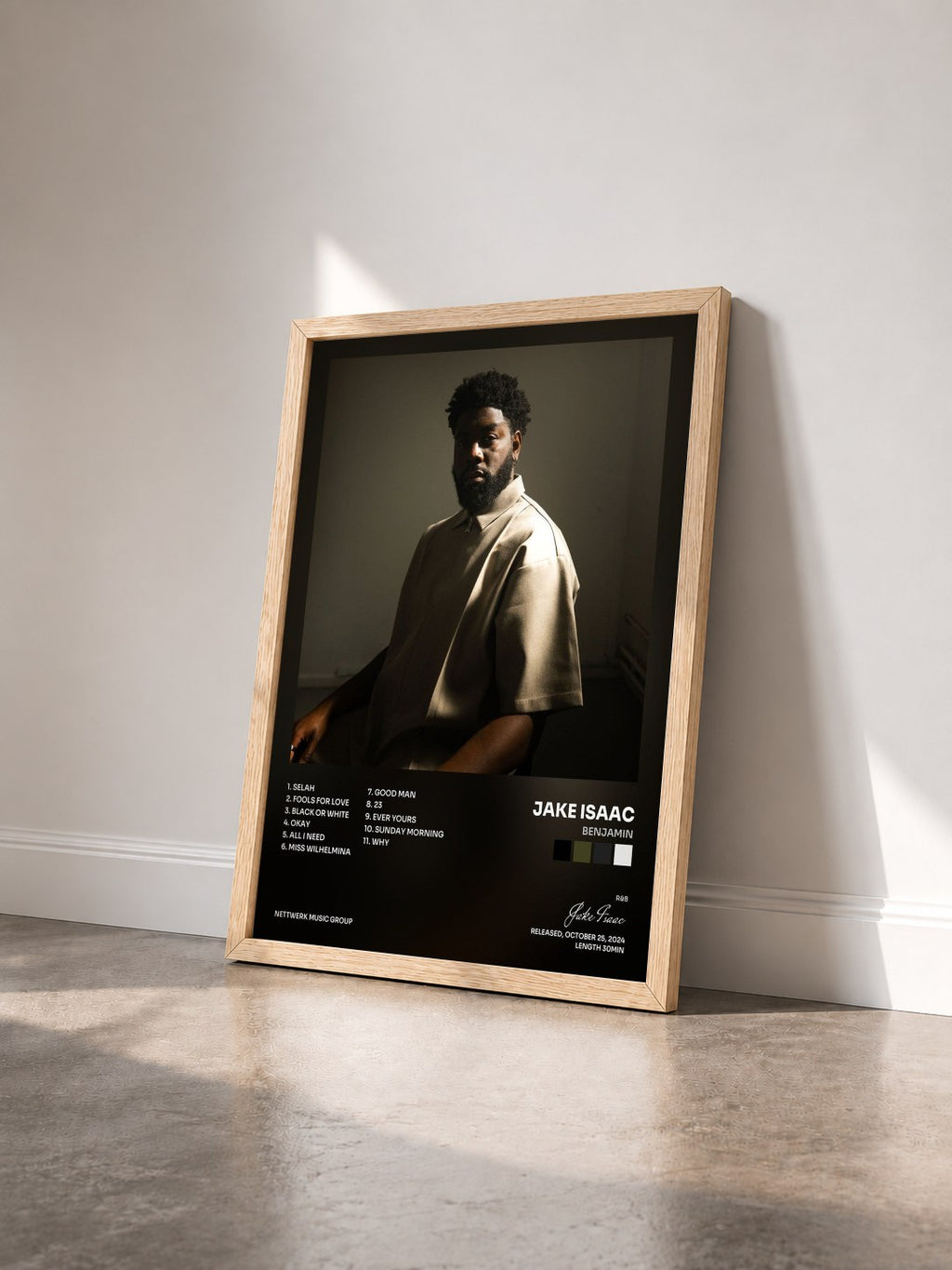 #bois Tableau de l'album BENJAMIN de Jake Isaac vu de trois quarts, cadre en bois brut