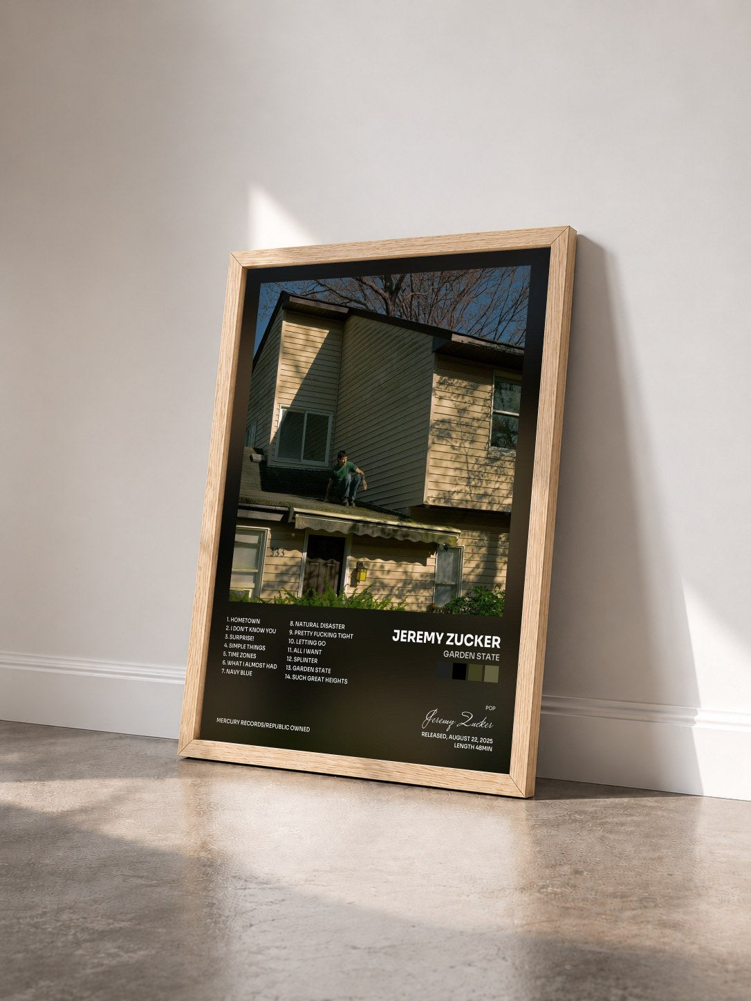 #bois Tableau de l'album Garden State de Jeremy Zucker vu de trois quarts, cadre en bois brut