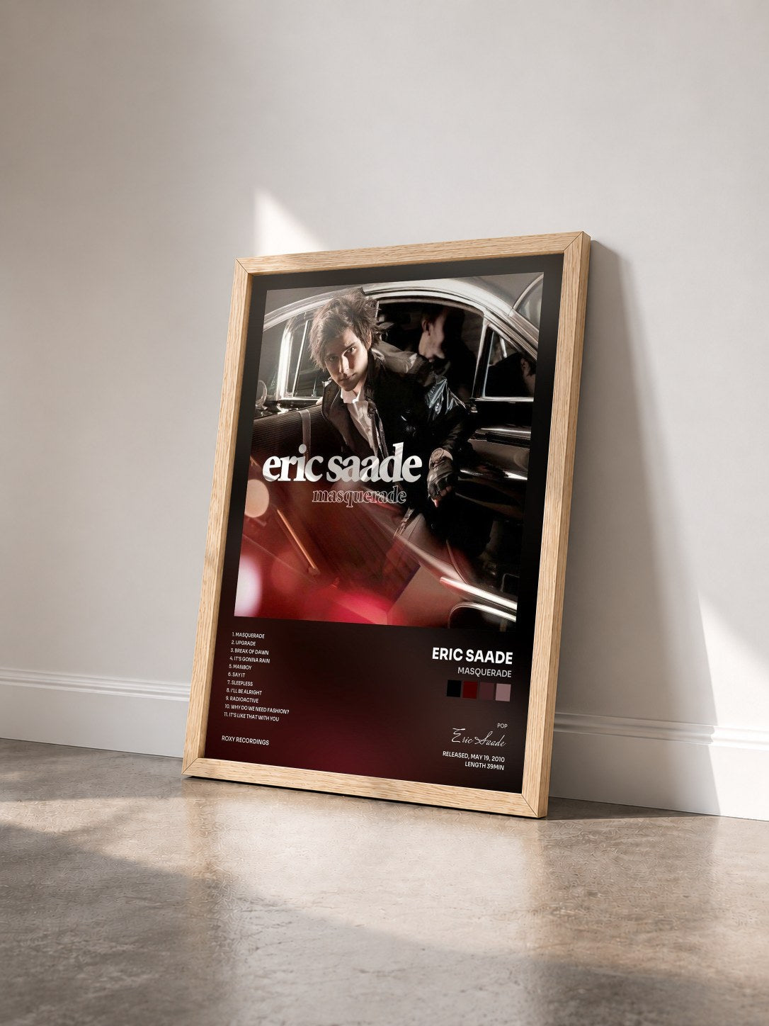 #bois Tableau de l'album Masquerade de Eric Saade vu de trois quarts, cadre en bois brut