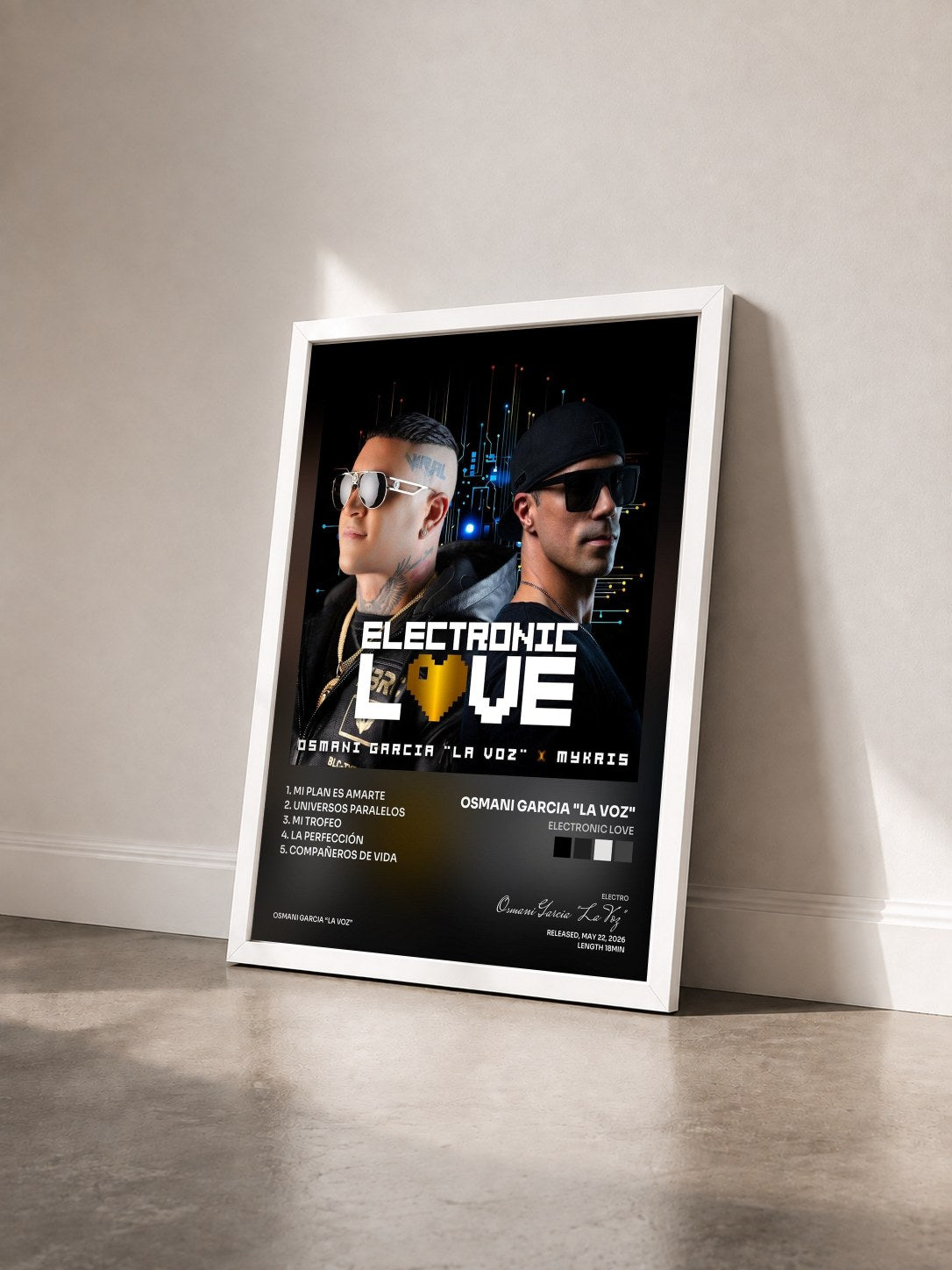 #blanc Tableau de l'album Electronic Love de Osmani Garcia "La Voz" vu de trois quarts, cadre blanc