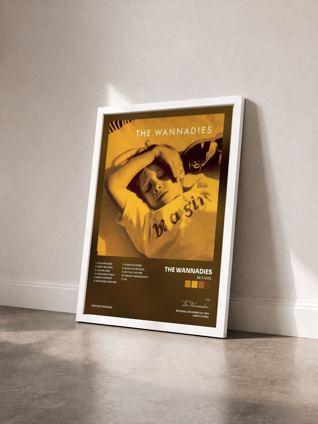#blanc Tableau de l'album Be A Girl de The Wannadies vu de trois quarts, cadre blanc