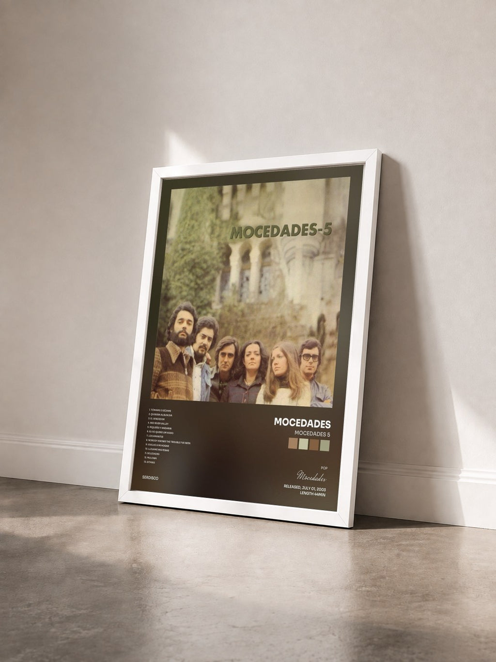 #blanc Tableau de l'album Mocedades 5 de Mocedades vu de trois quarts, cadre blanc