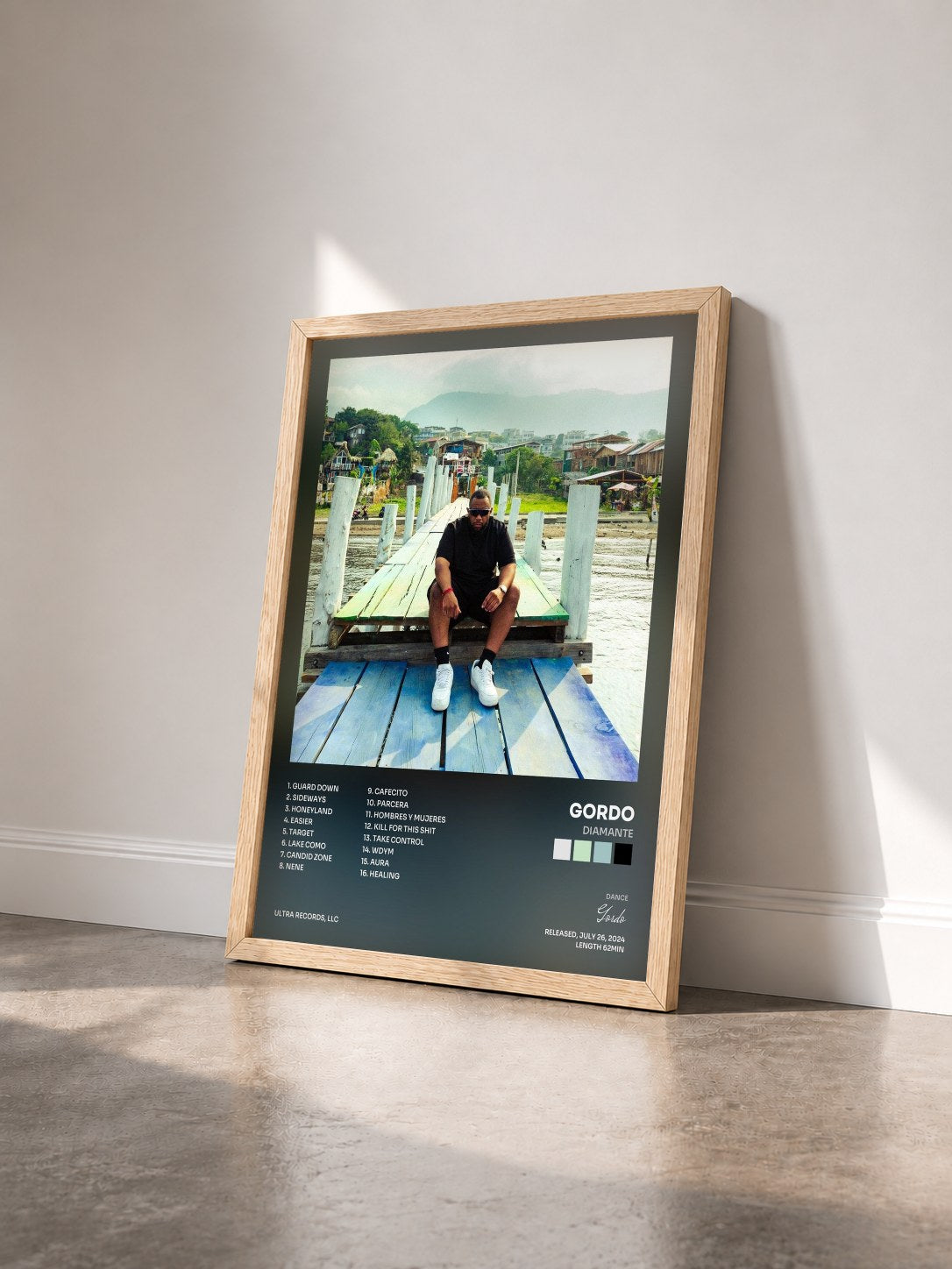 #bois Tableau de l'album DIAMANTE de Gordo vu de trois quarts, cadre en bois brut