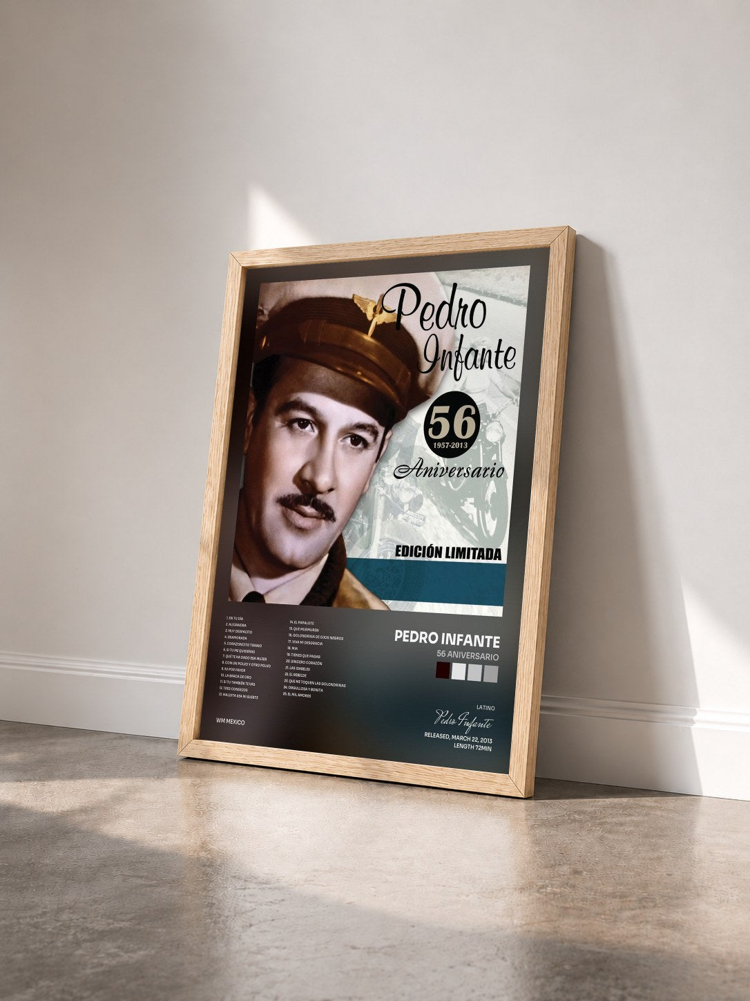 #bois Tableau de l'album 56 Aniversario de Pedro Infante vu de trois quarts, cadre en bois brut