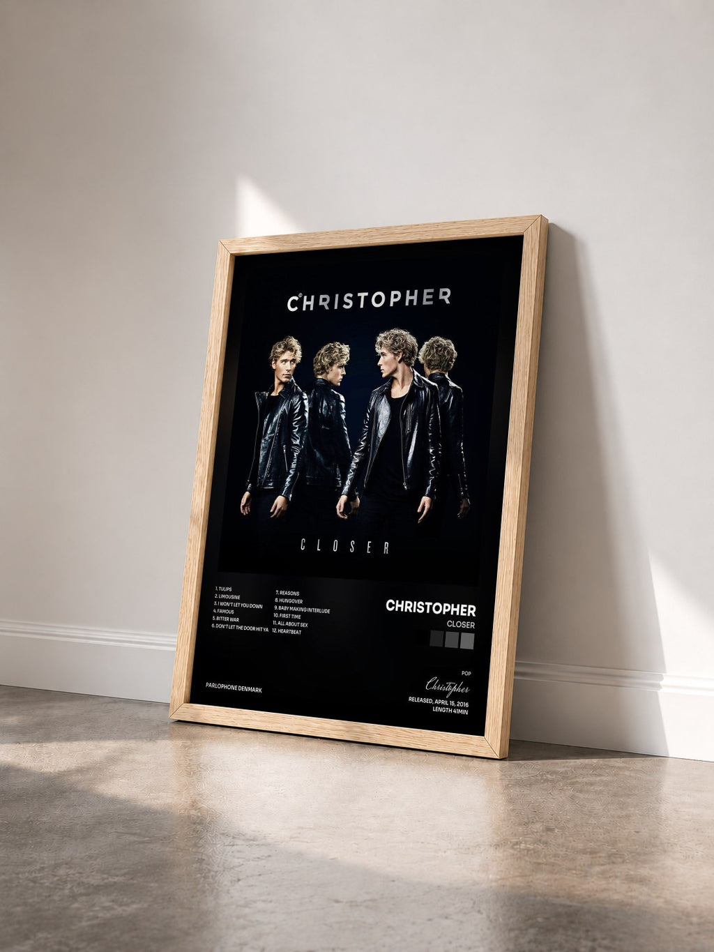 #bois Tableau de l'album Closer de Christopher vu de trois quarts, cadre en bois brut