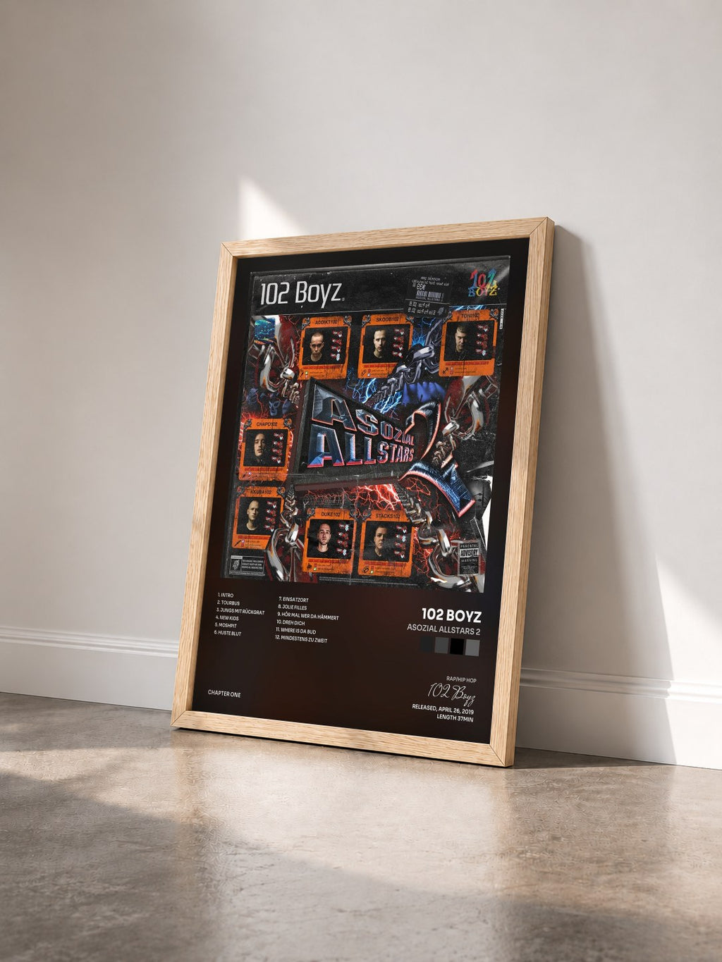 #bois Tableau de l'album Asozial Allstars 2 de 102 Boyz vu de trois quarts, cadre en bois brut