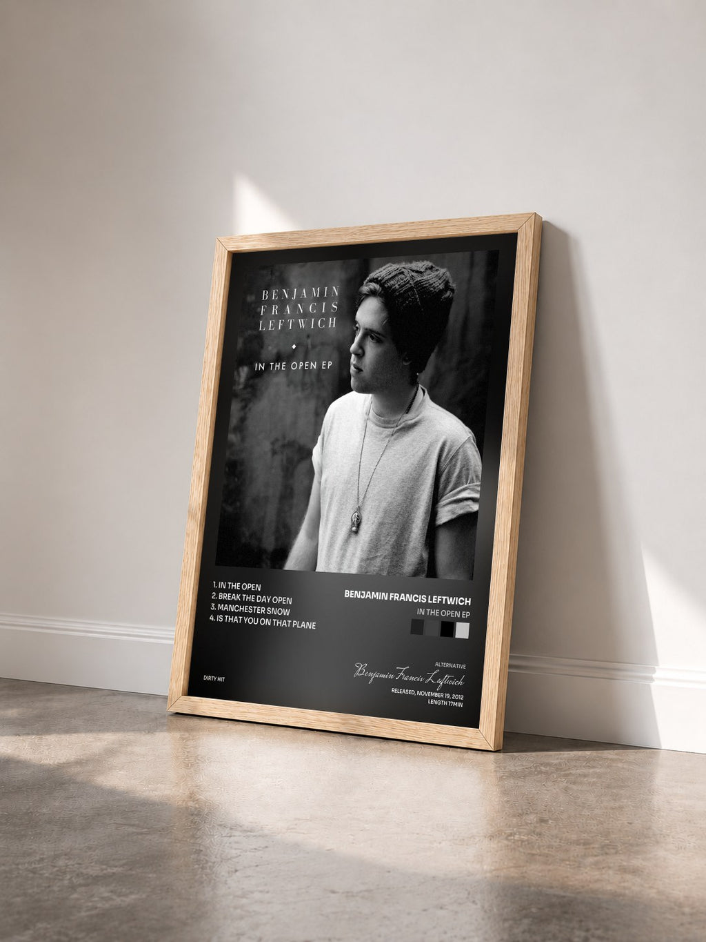 #bois Tableau de l'album In the Open EP de Benjamin Francis Leftwich vu de trois quarts, cadre en bois brut